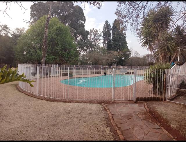 4 BEDROOM FREEHOLD TO LET IN TARLTON